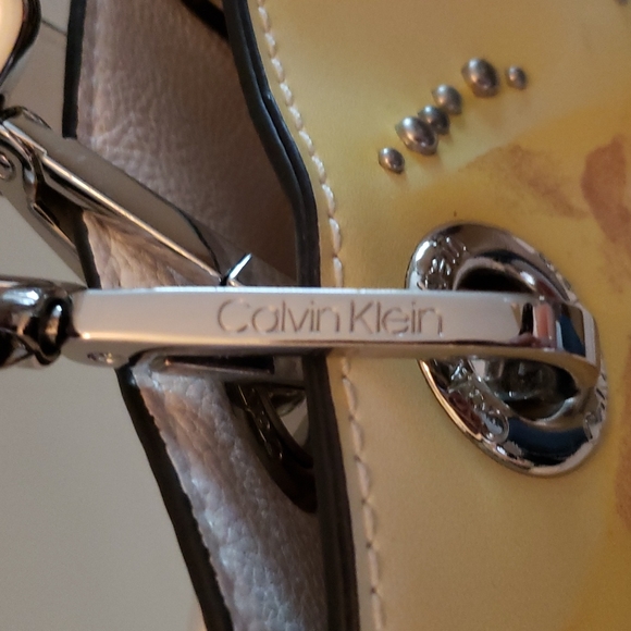 BEAUTIFUL  NeW Calvin Klein Tote with Matching Wristlet 🌼 Purse Bag Reversible - Picture 5 of 11